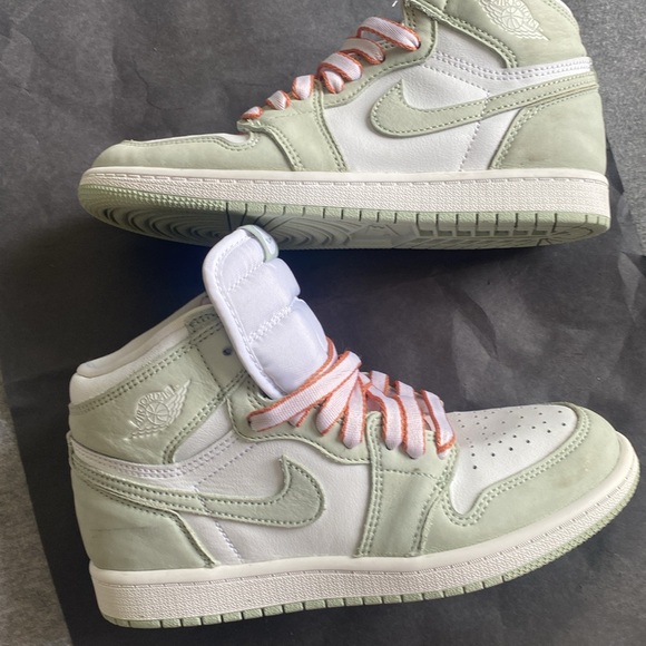 Nike Air Jordan 1 Retro Seafoam   Athletic Shoes Sneakers CU0449-002 - Picture 5 of 6